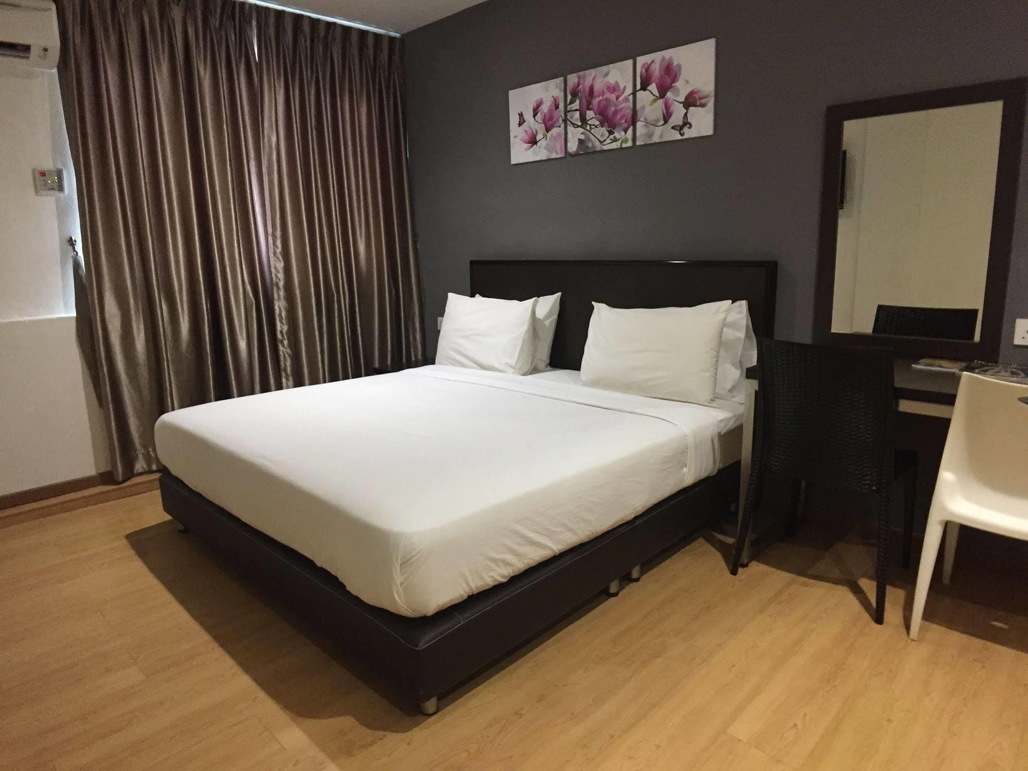 Padungan Hotel Kuching Ngoại thất bức ảnh