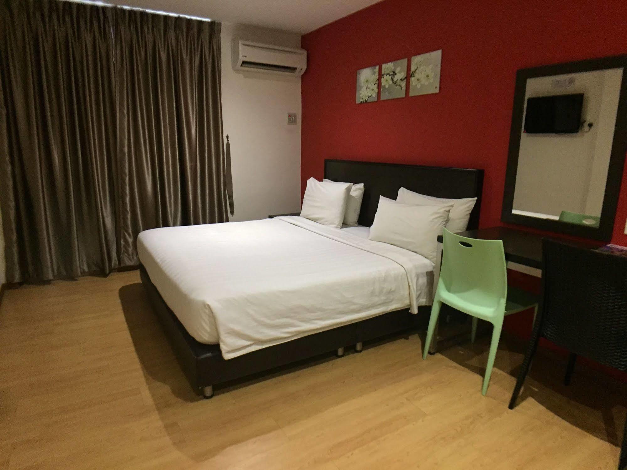 Padungan Hotel Kuching Ngoại thất bức ảnh