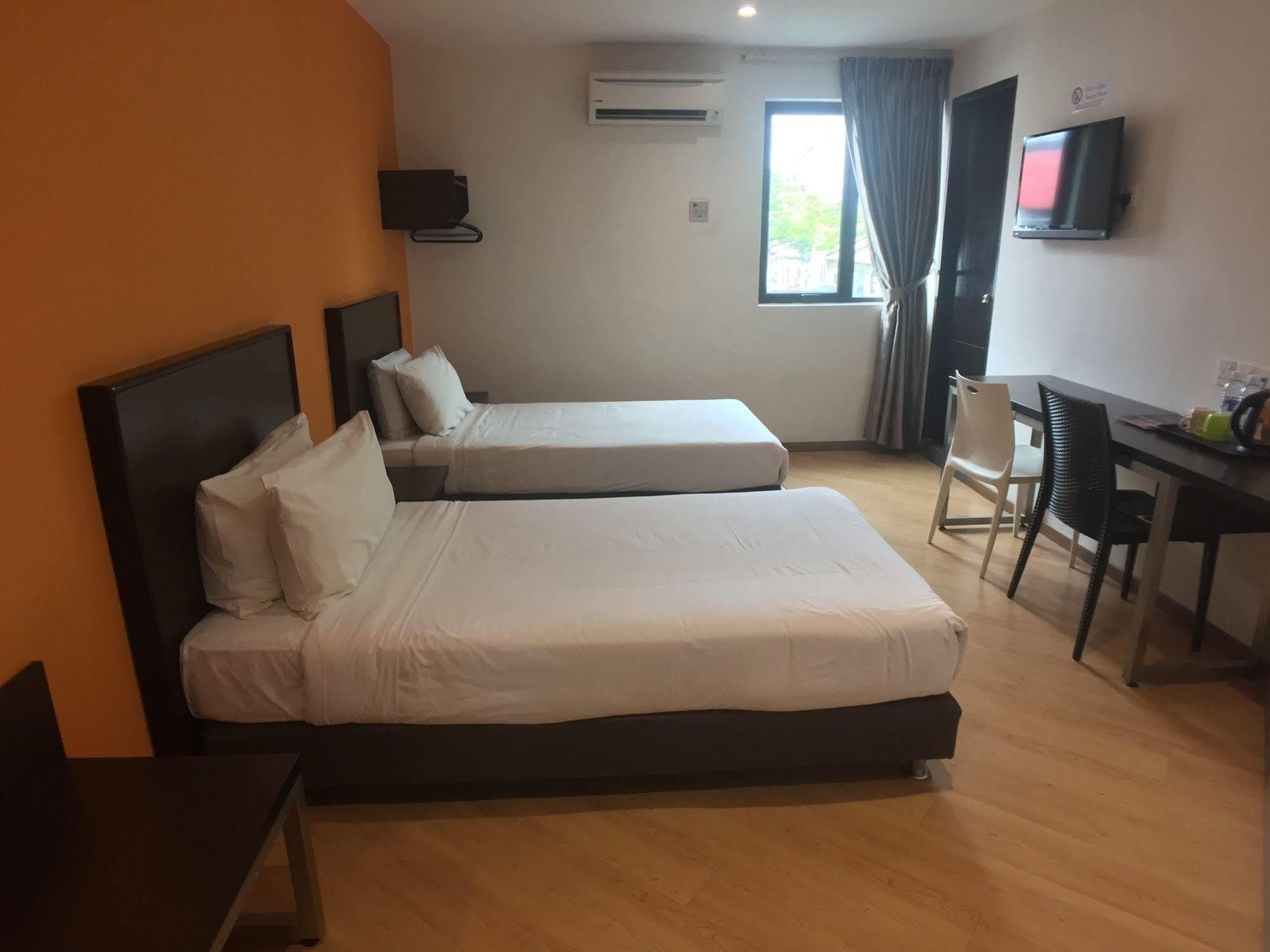 Padungan Hotel Kuching Ngoại thất bức ảnh